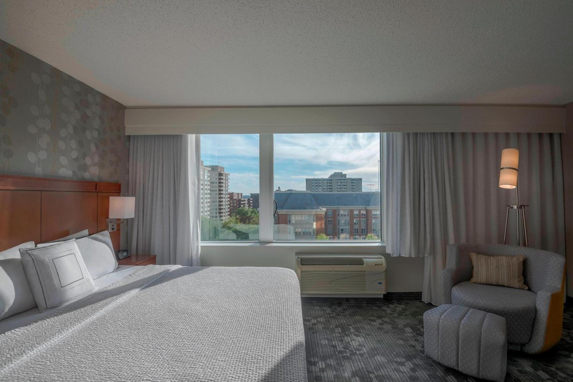 Courtyard By Marriott Bethesda Chevy Chase Hotel Ngoại thất bức ảnh