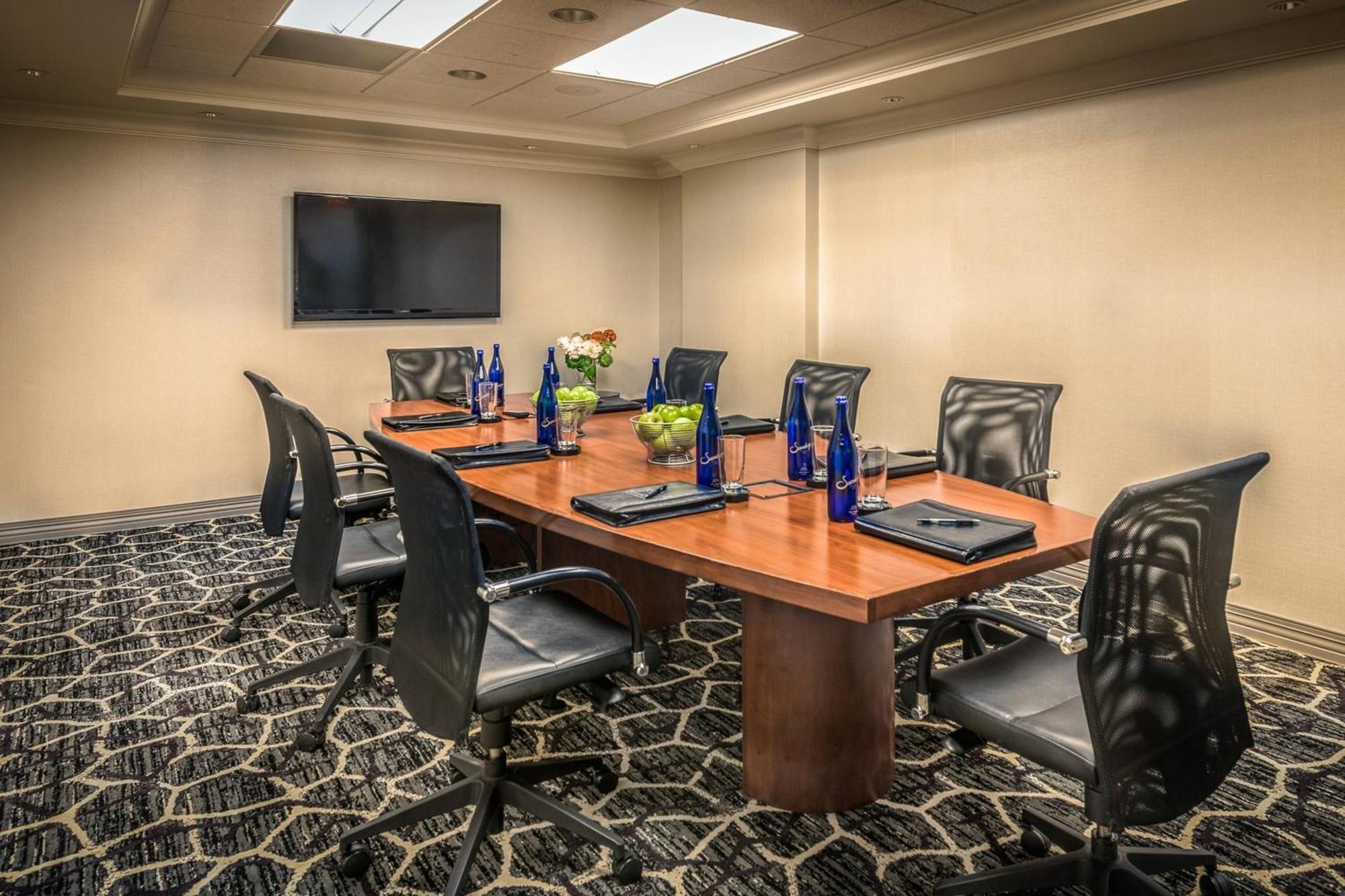 Courtyard By Marriott Bethesda Chevy Chase Hotel Ngoại thất bức ảnh