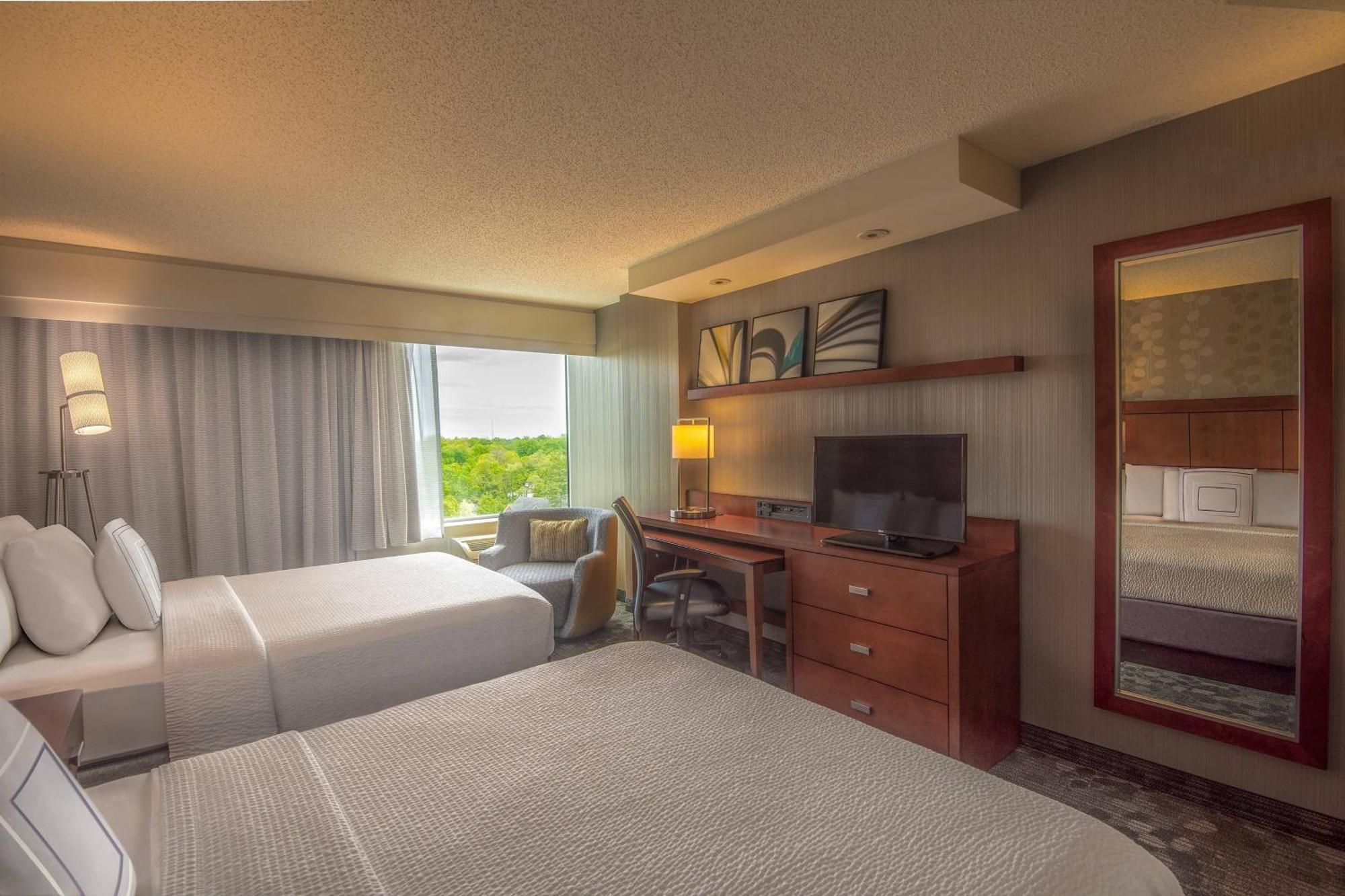 Courtyard By Marriott Bethesda Chevy Chase Hotel Ngoại thất bức ảnh