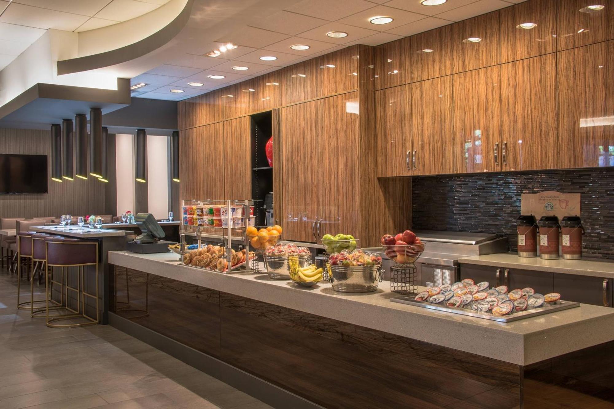 Courtyard By Marriott Bethesda Chevy Chase Hotel Ngoại thất bức ảnh